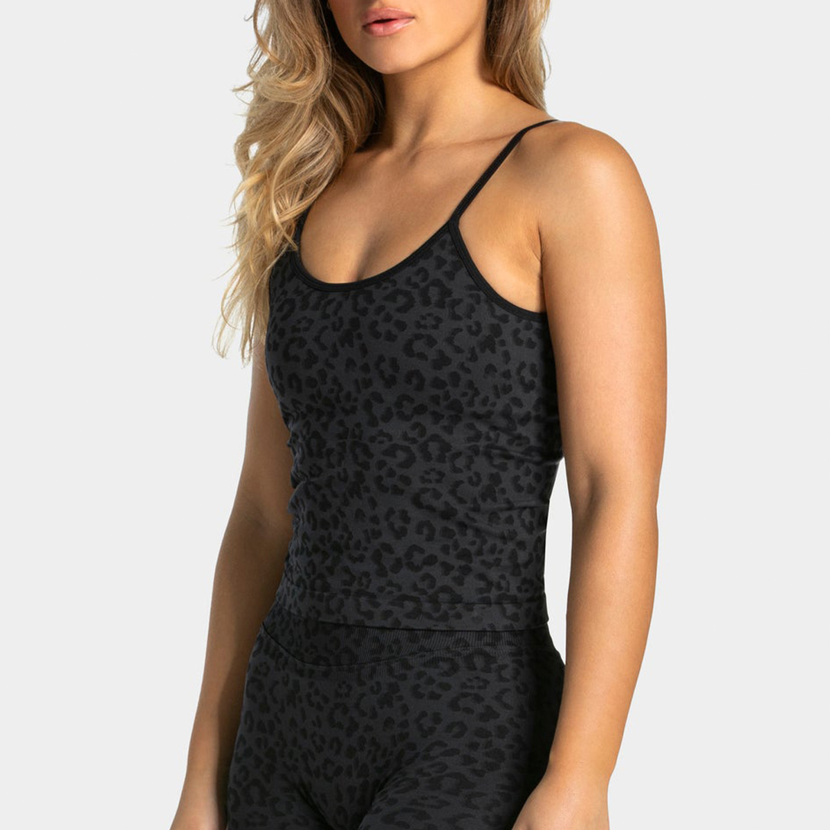 Seksowny top do jogi z panterk – Sports Bra High Impact recenzja i cena